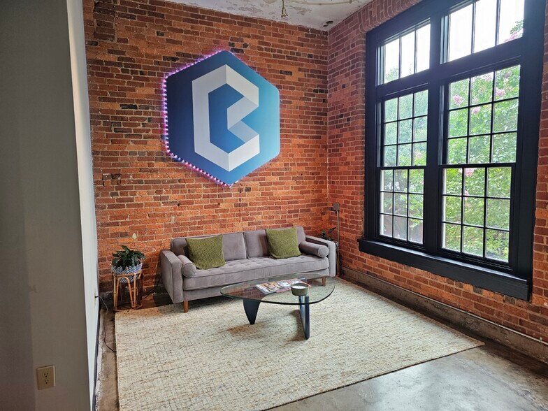 More Photos Of 7 S Laurens St, Greenville Office For Sale