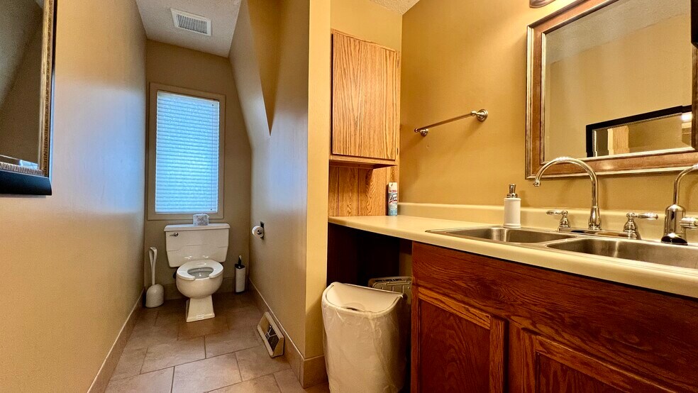 More Photos Of 2604 Sunnyside Dr, Cadillac Medical For Sale