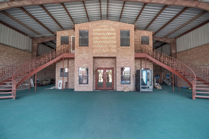 More Photos Of 5103 US Highway 59, Laredo Warehouse For Sale