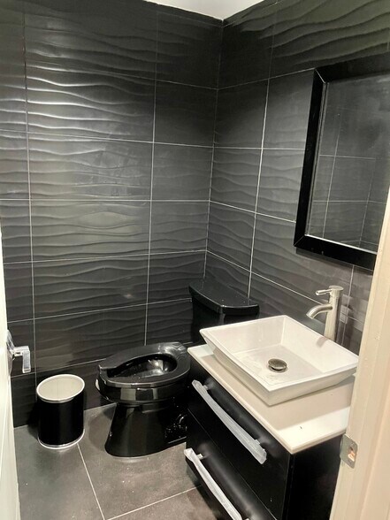 More Photos Of 1313 Shaver St, Pasadena Auto Dealership For Lease