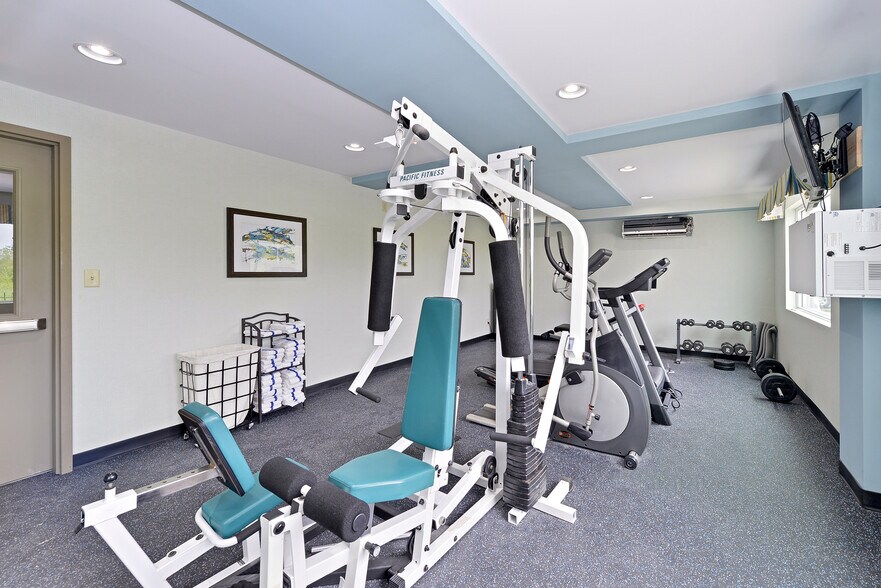 More Photos Of 3675 S 6th St, Springfield Hotel For Sale