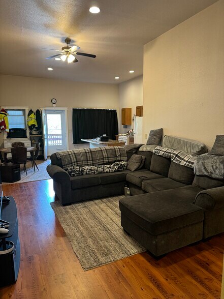 More Photos Of 134 E Market St, Colchester Restaurant For Sale