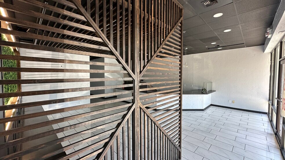 More Photos Of 12662-12678 SE 38th St, Bellevue Storefront For Lease