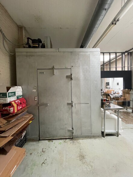 More Photos Of 3026-3030 W Carroll Ave, Chicago Warehouse For Lease