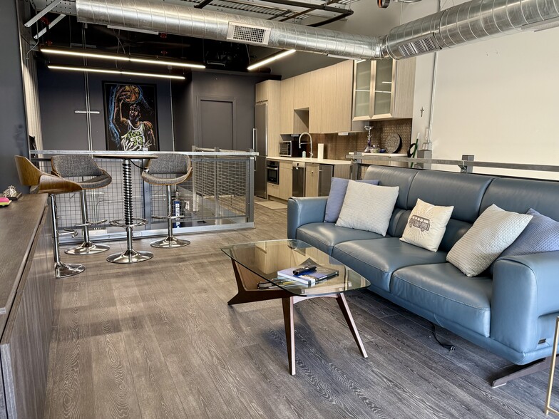 More Photos Of 48 Pit Ln, Pontiac Parking Garage For Sale