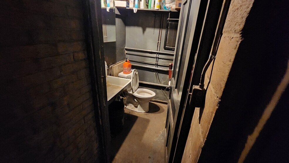 More Photos Of 109 S Main St, Marion Manufacturing For Sale