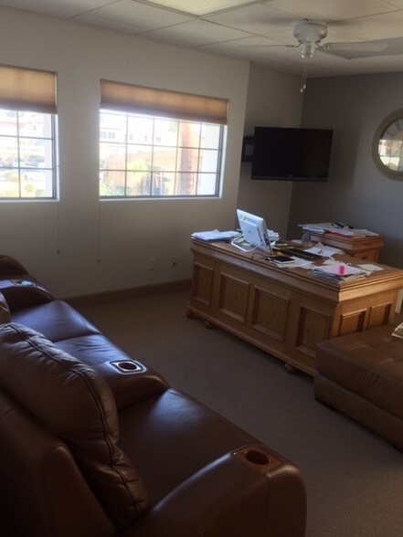 More Photos Of 72670 Fred Waring Dr, Palm Desert Office For Sale