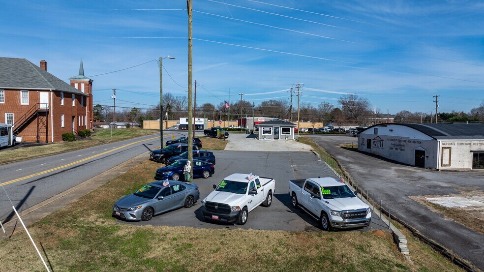 More Photos Of 121 13th St SW, Hickory Office For Sale