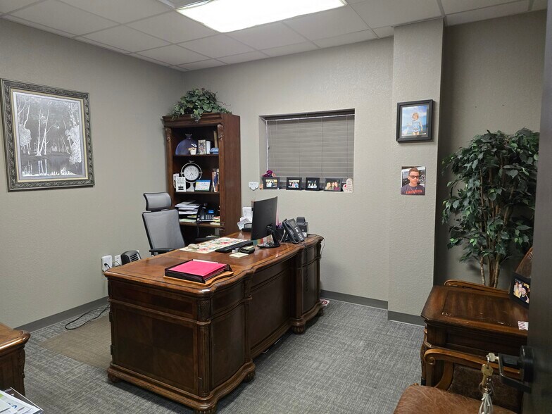 More Photos Of 13318 Western Oak Dr, Helotes Storefront Retail Office For Sale