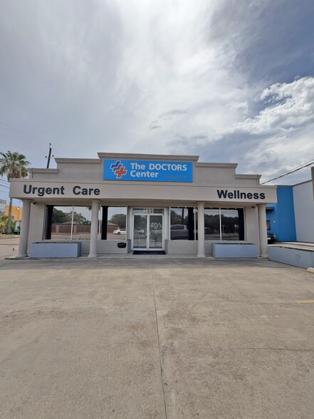 Primary Photo Of 4633 Staples St, Corpus Christi Medical For Sale