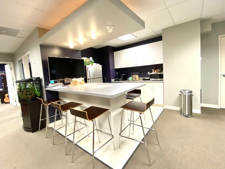 More Photos Of 7160 Chagrin Rd, Chagrin Falls Medical For Lease