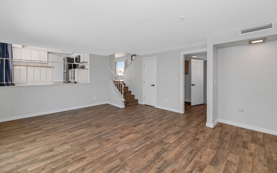 More Photos Of 1927 E Crocus Dr, Phoenix Specialty For Lease