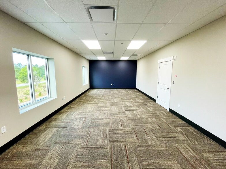 More Photos Of 528 Sunbury Rd, Midway Warehouse For Lease