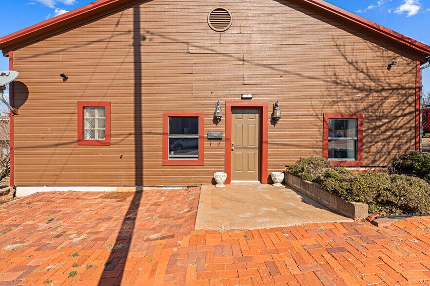 More Photos Of 410 W Harrison Ave, Guthrie Freestanding For Sale