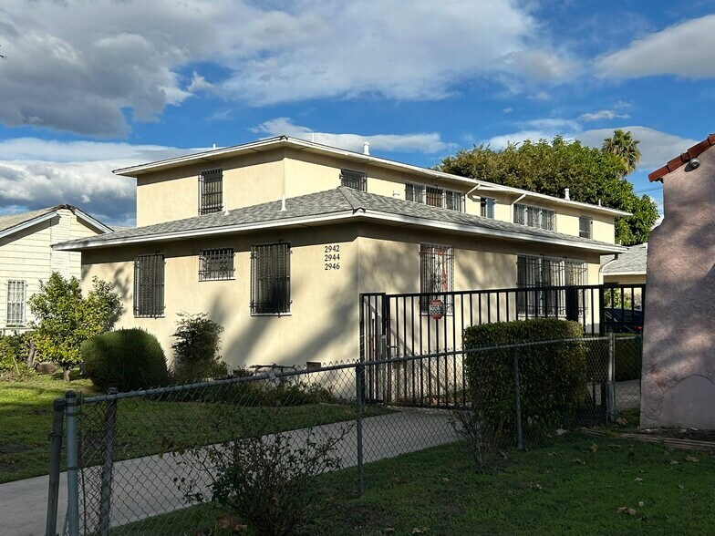 More Photos Of 2942 Edgehill Dr, Los Angeles Apartments For Sale