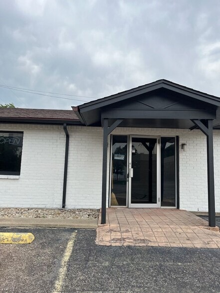 More Photos Of 418 W Chambers St, Cleburne Office For Lease