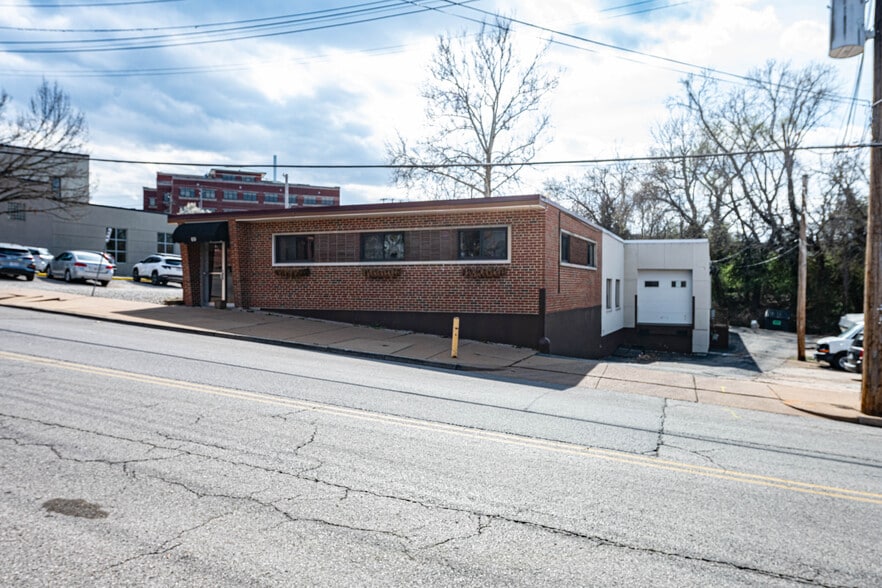 Primary Photo Of 69 N Gore Ave, Webster Groves Manufacturing For Sale