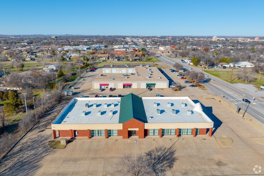 More Photos Of 1801 SW 11th St, Lawton Office For Sale