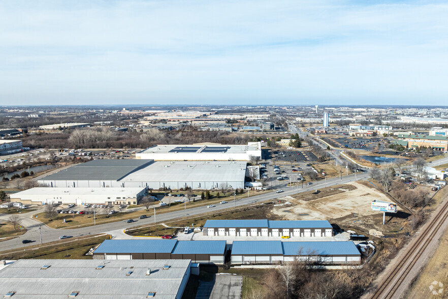 More Photos Of 2105 E Kansas City Rd, Olathe Warehouse For Lease
