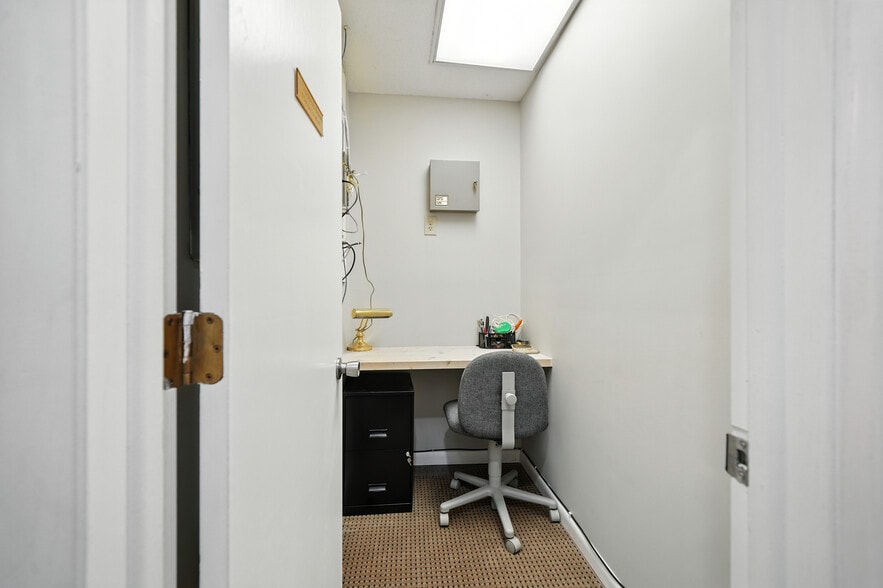More Photos Of 11285 Elkins Rd, Roswell Office Residential For Sale
