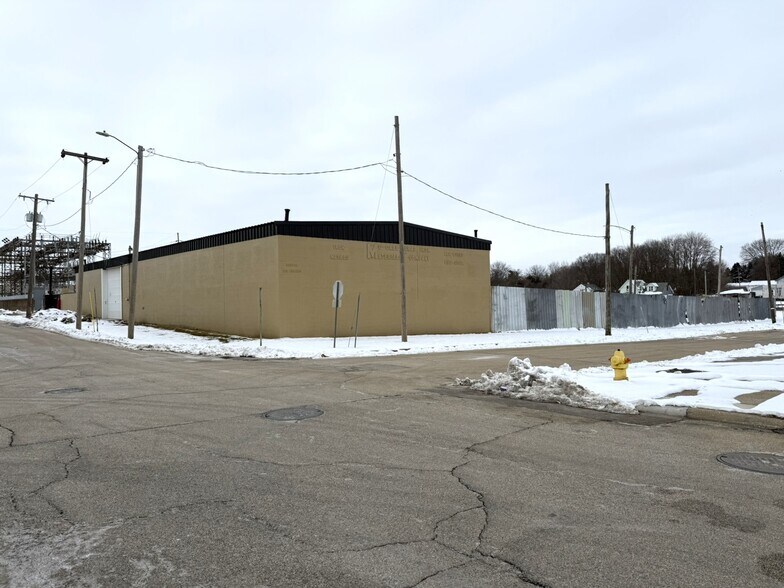 More Photos Of 151 Ferris st, Galesburg Warehouse For Sale