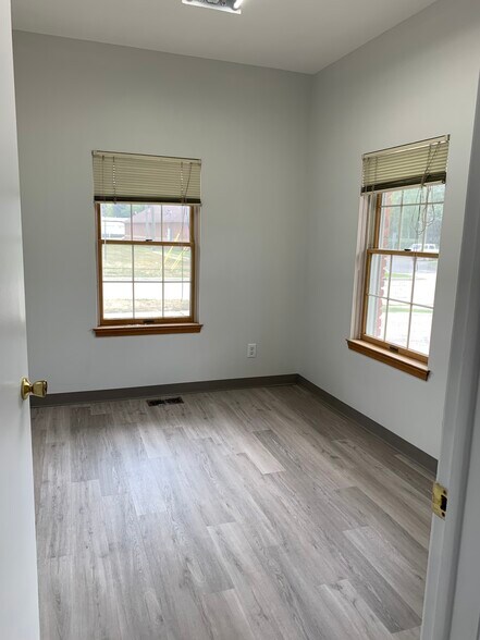 More Photos Of 129 S Washington St, Oxford Medical For Lease