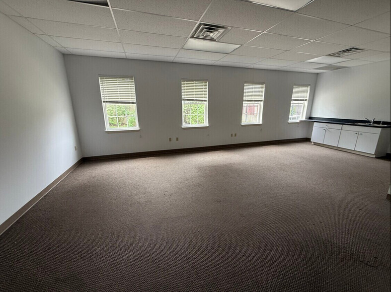 More Photos Of 5010 Gateway Dr, Medina Self Storage For Lease