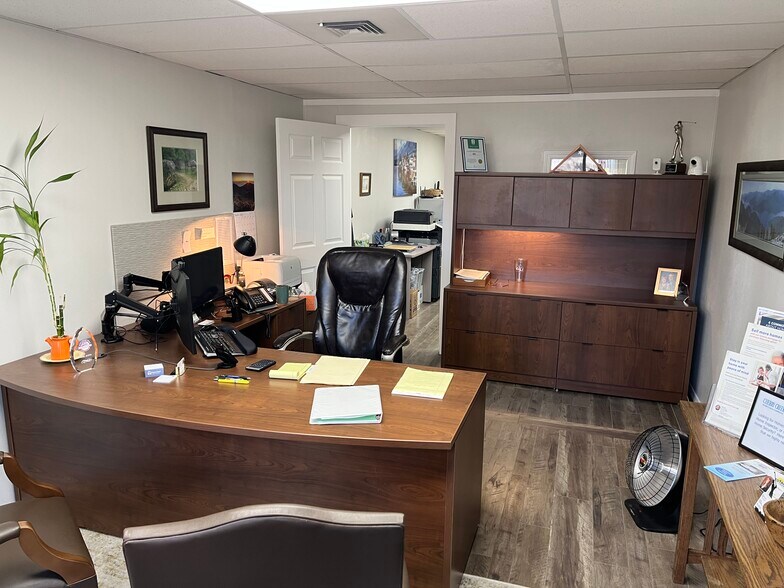 More Photos Of 111 E Lincoln Rd, Spokane Office For Sale