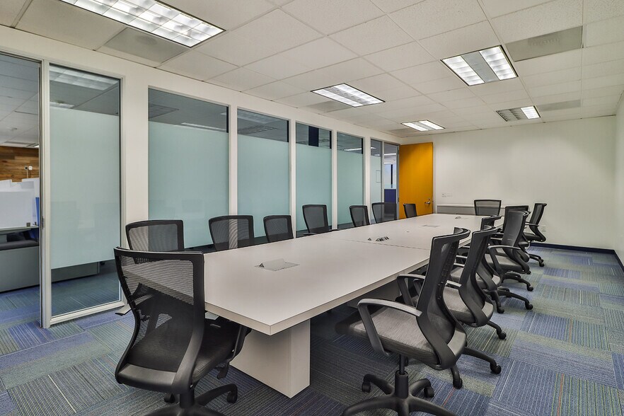 More Photos Of 17323 Ventura Blvd, Encino Office For Lease