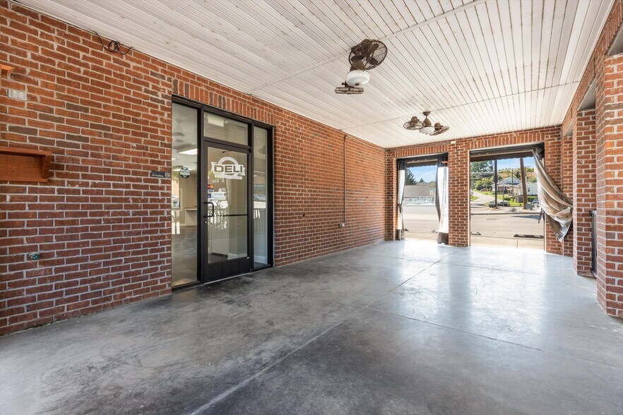 More Photos Of 700 Grove St, Loudon Office For Sale