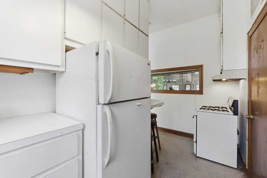 More Photos Of 2122 S Glenstone Ave, Springfield Freestanding For Sale