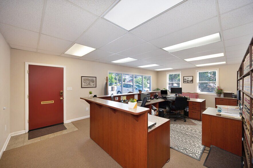 More Photos Of 1407-1409 Lincoln Way, Auburn Office For Sale