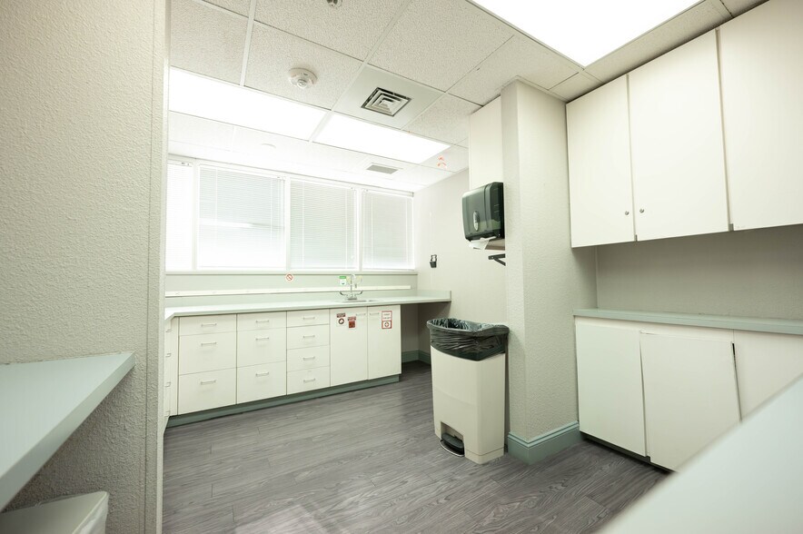 More Photos Of 7200 W Cathedral Rock Dr, Las Vegas Medical For Sale