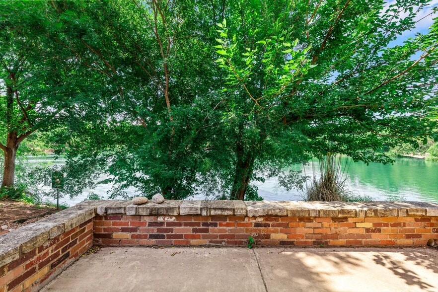 More Photos Of 2224 Bridgeview Blvd, Edmond Office For Sale