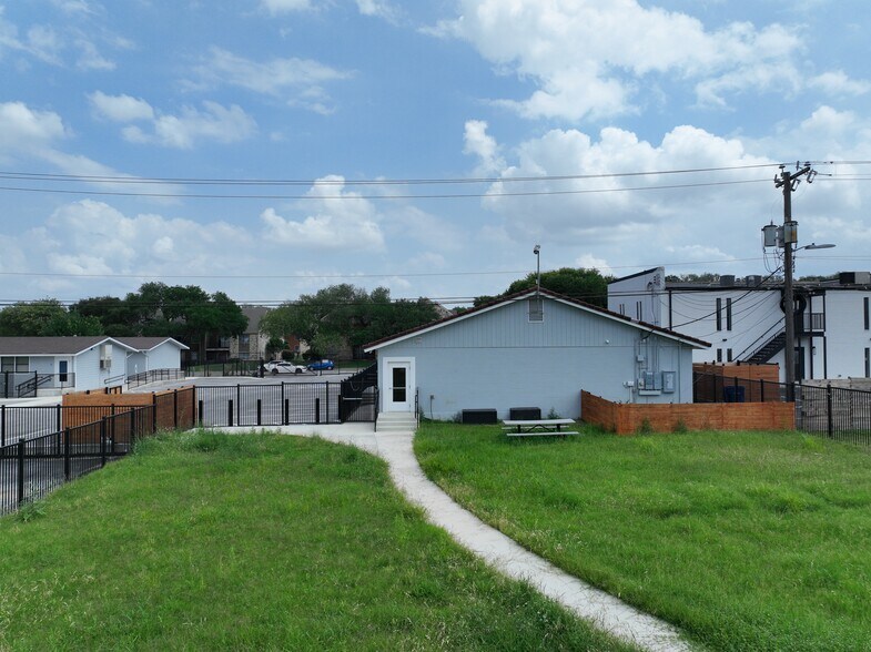 More Photos Of 3427 Northeast Pky, San Antonio Service For Sale