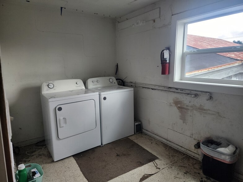 More Photos Of 48 SW Chehalis Ave, Chehalis Showroom For Sale