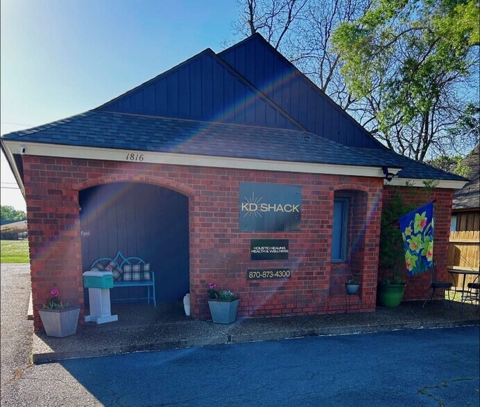 Primary Photo Of 1816 S Buerkle St, Stuttgart Office For Sale