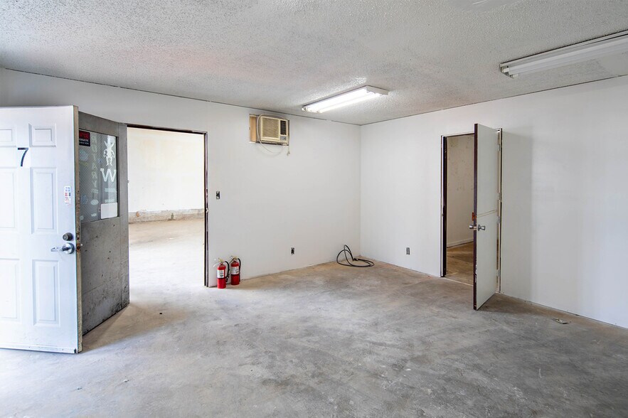 More Photos Of 5753 Auburn Blvd, Sacramento Warehouse For Sale