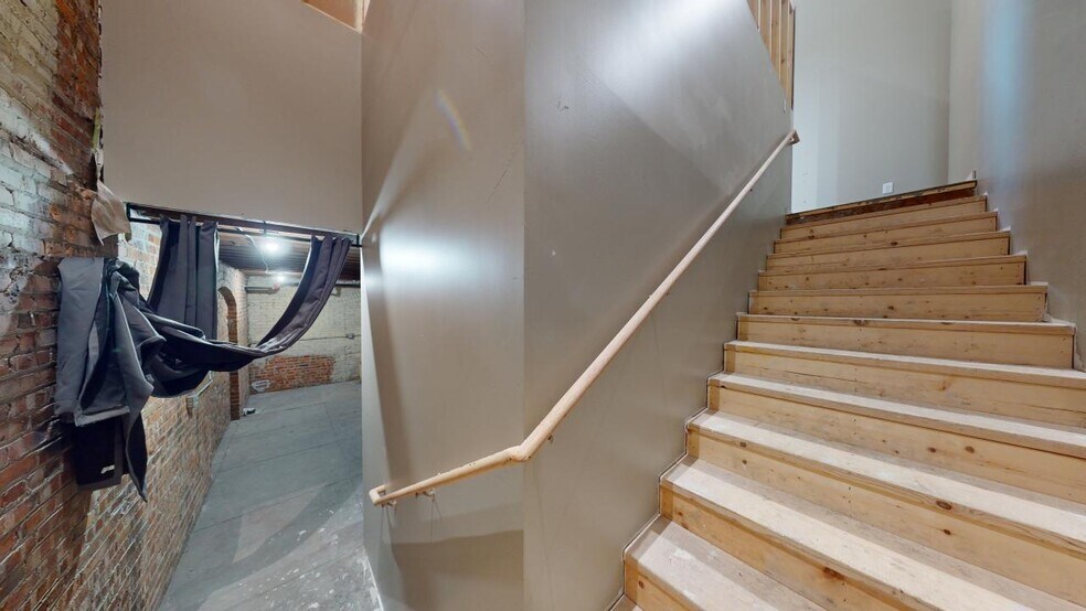 More Photos Of 112 W 2nd St, Grand Island Light Distribution For Lease