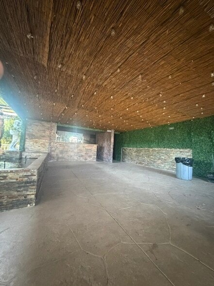More Photos Of 6500 Foothill Blvd, Tujunga Restaurant For Sale