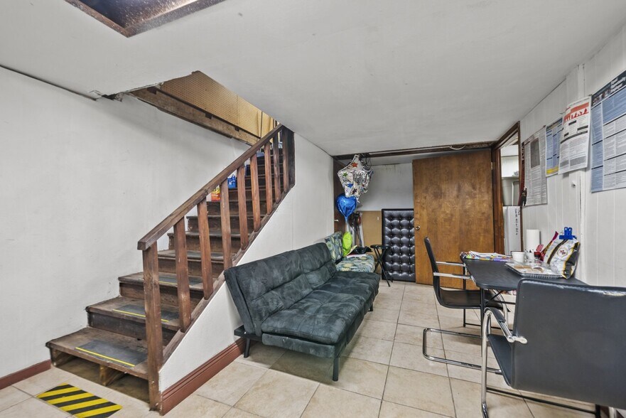 More Photos Of 516 W Lancaster Blvd, Lancaster Freestanding For Lease