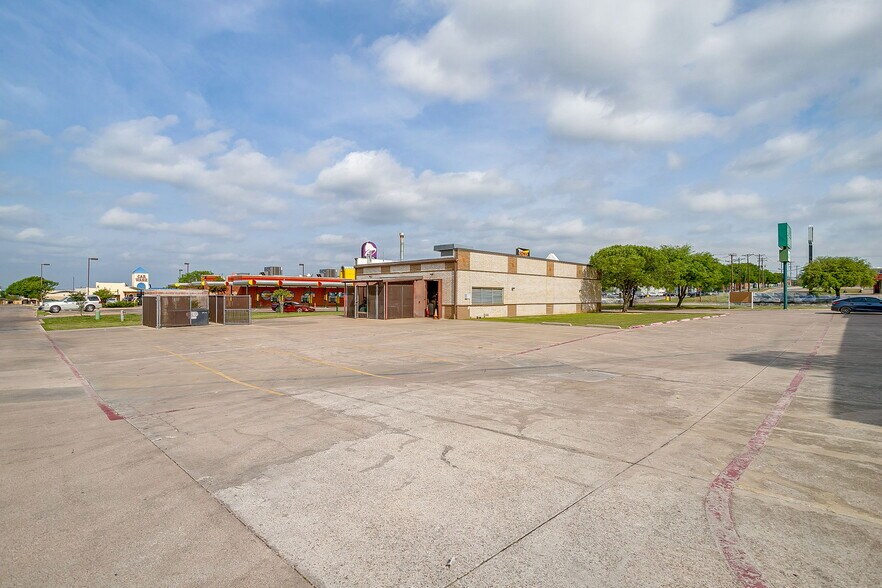 More Photos Of 6325 Lake Worth Blvd, Fort Worth General Retail For Sale