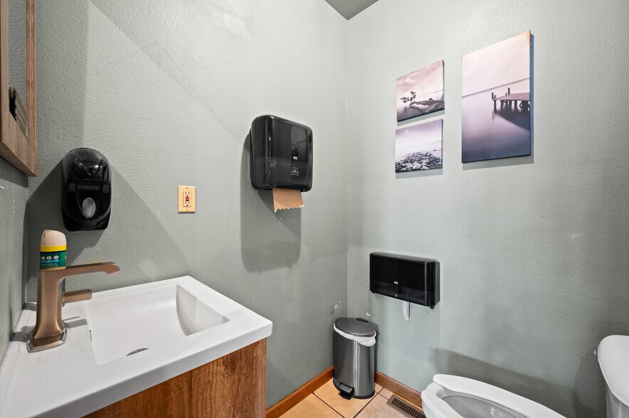 More Photos Of 2 Hays Blvd, Pine Haven Restaurant For Sale