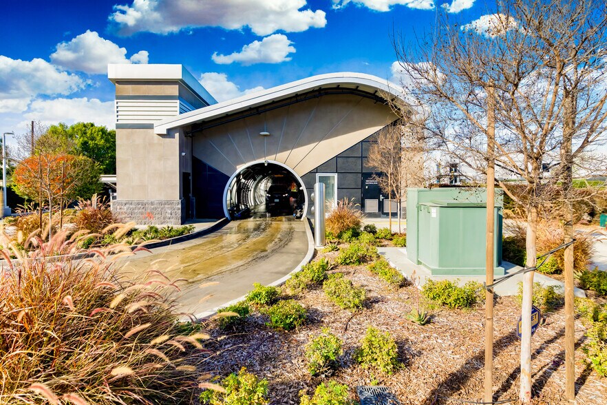 More Photos Of 10805 Ramona Ave, Montclair Carwash For Sale