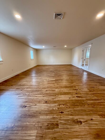 More Photos Of 955 W Main St, Mount Joy Storefront Retail Office For Lease