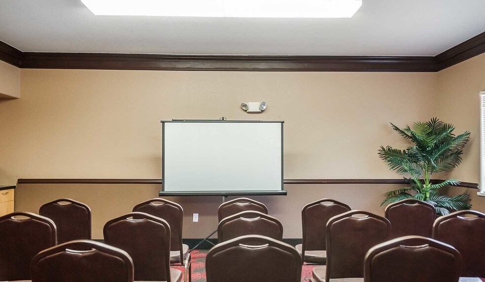 More Photos Of 6100 Iliff Rd NW, Albuquerque Hotel For Sale