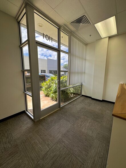 More Photos Of 2045 Lauwiliwili St, Kapolei Warehouse For Lease