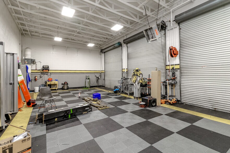 More Photos Of 6747 State Hwy 303 NE, Bremerton Auto Repair For Sale