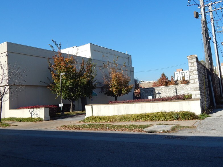 More Photos Of 3654 S Grand Blvd, Saint Louis Office For Sale