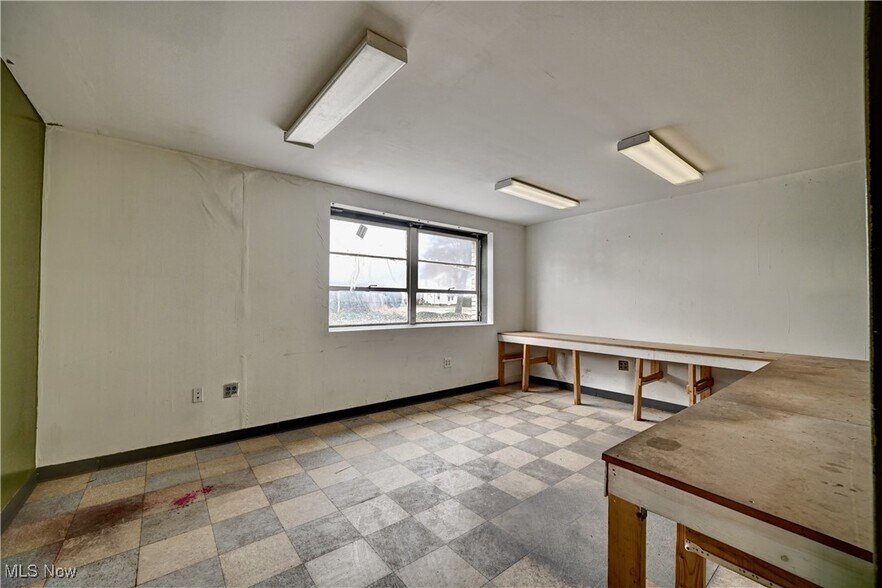 More Photos Of 422 S Green Rd, South Euclid Warehouse For Sale